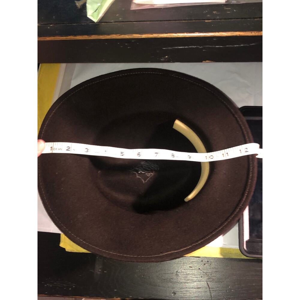 Vintage Doeskin Brown hat with Fall colored feathers - Picture 11 of 12